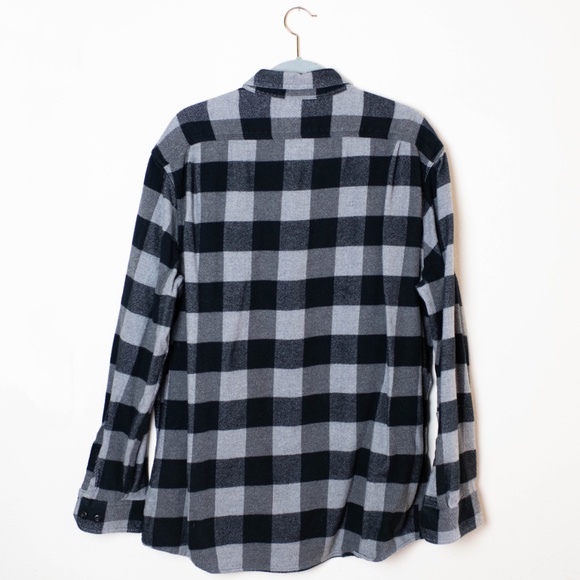 L.L. Bean Slightly Fitted Chamois Gray & Black Buffalo Plaid Flannel Shirt - Picture 4 of 6